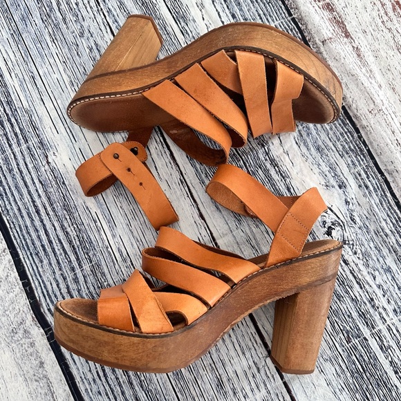 Free People Shoes - Free People Tan Leather Strappy Wooden Base Sandals